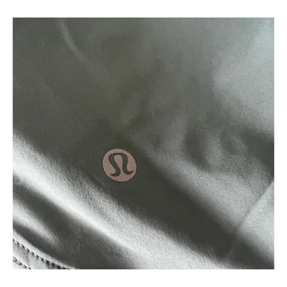 New Lululemon Reversible 3" Choose a Side Short - Picture 7 of 7